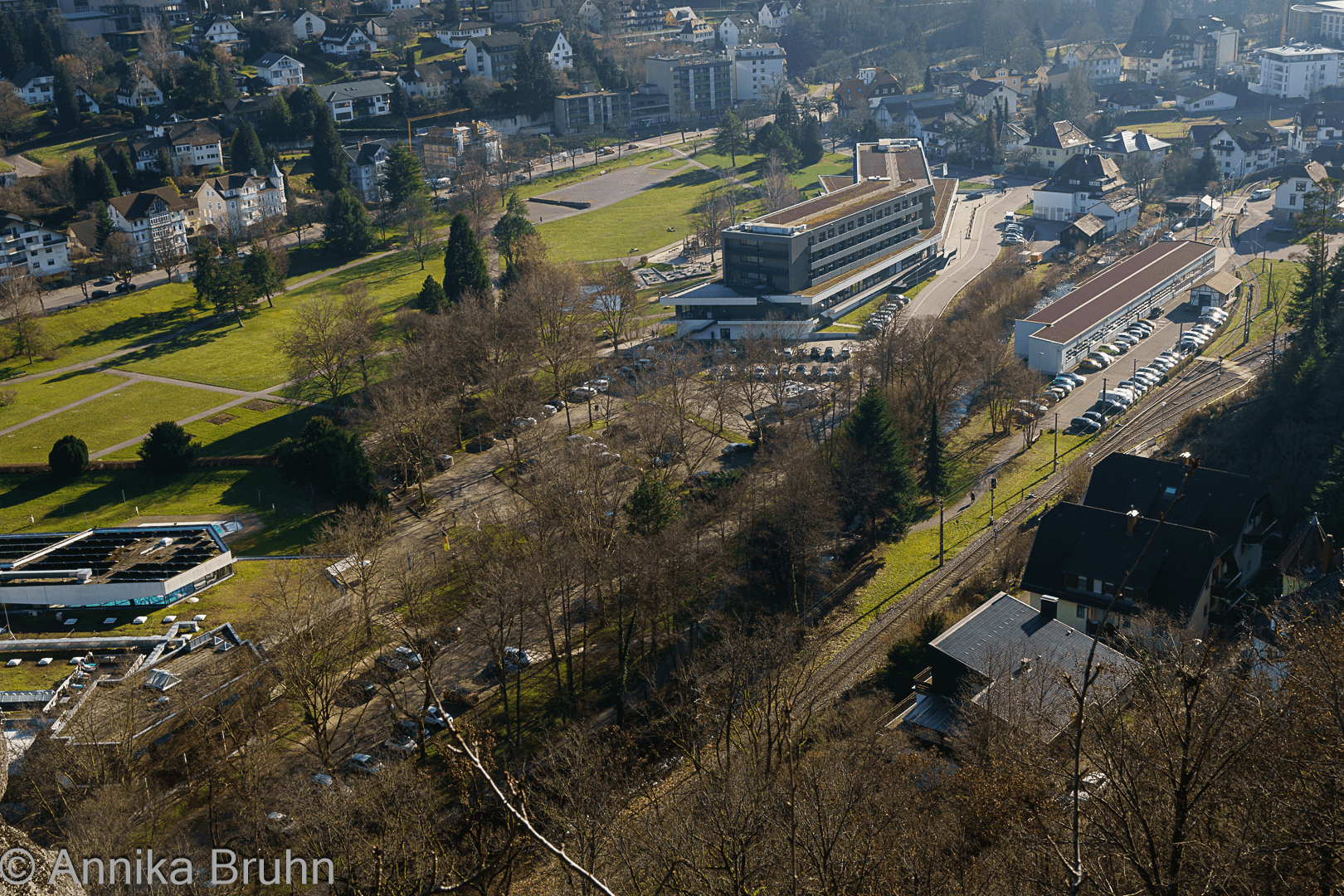 Da unten stehen wir!